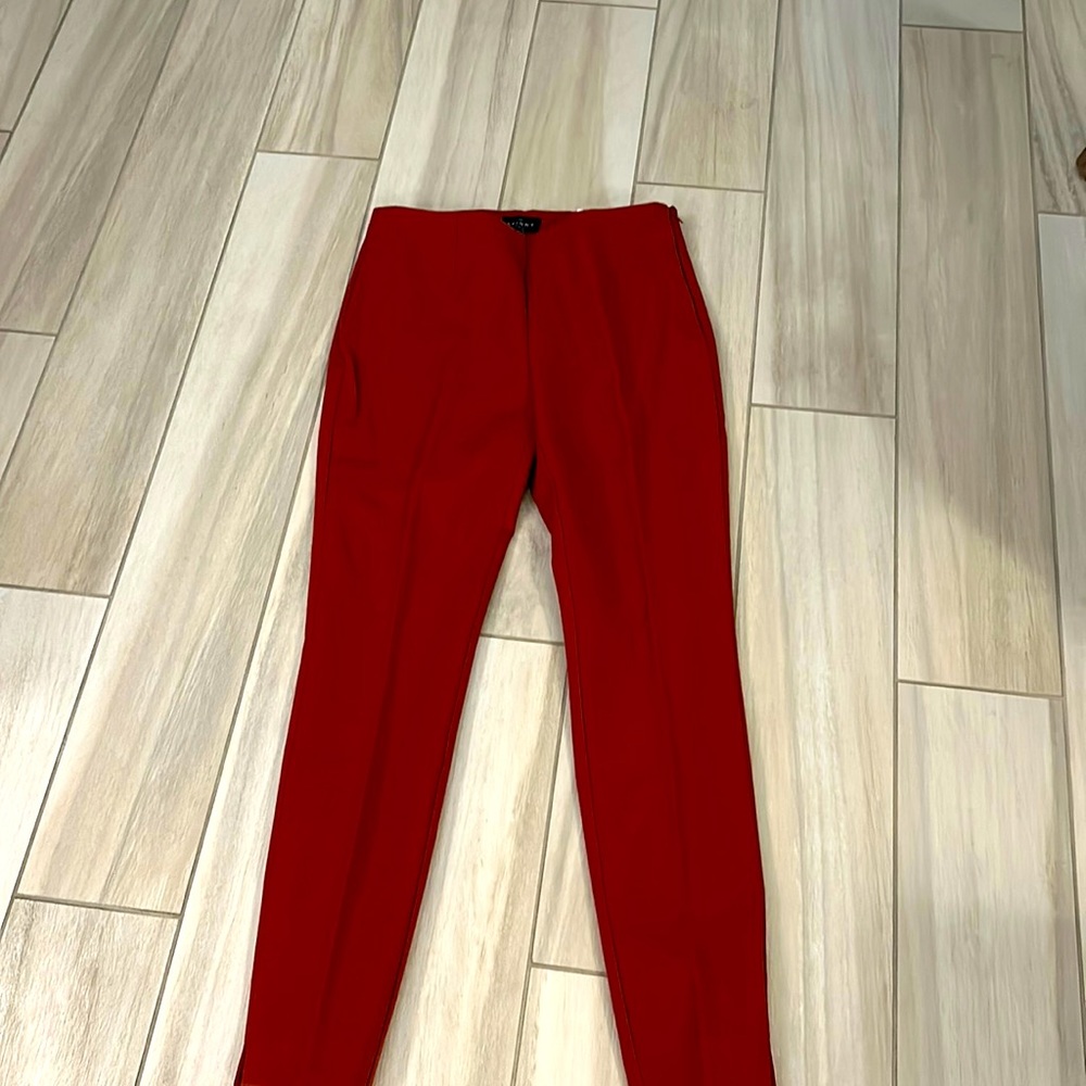 White House Black Market pant, size 2. Rust color. Side zipper. New with tags.